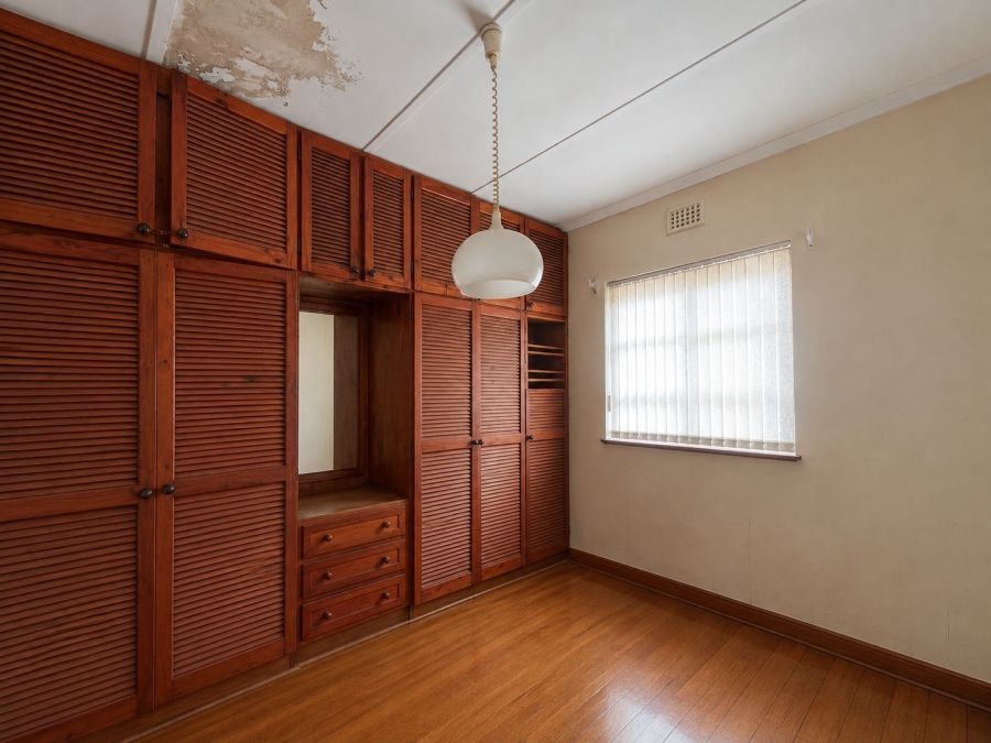 2 Bedroom Property for Sale in Vredehoek Western Cape